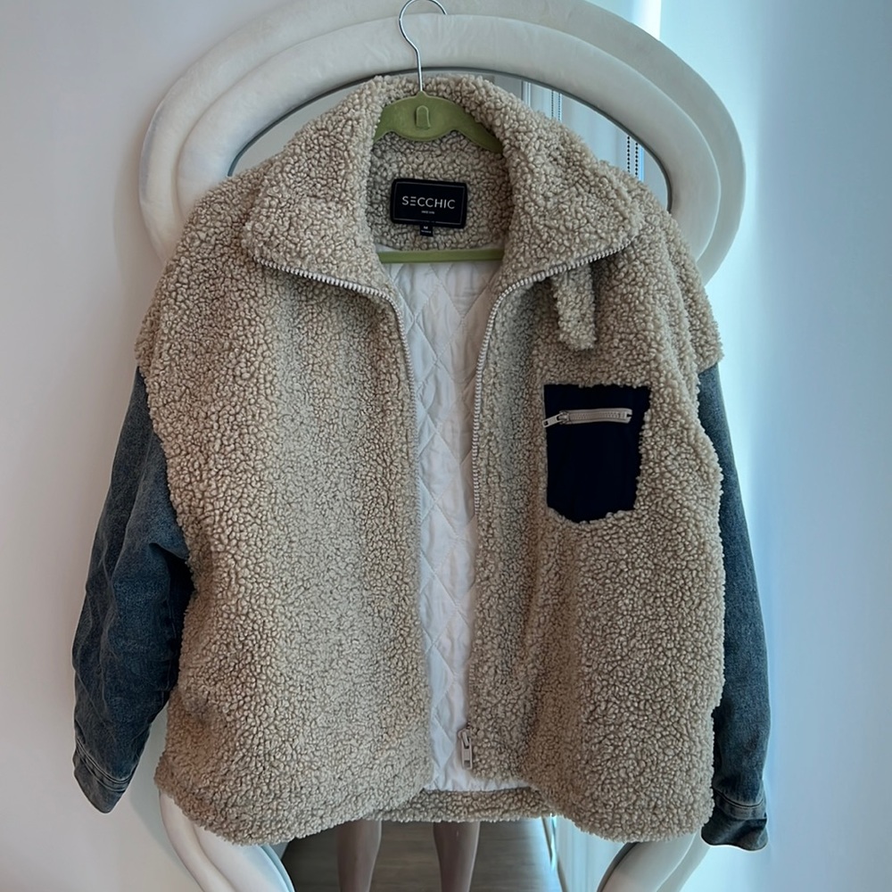 Sherpa jacket with denim sleeves